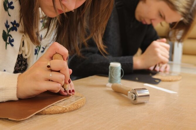 Leather Products Workshop in Seoul - The Instructor Setup That Keeps It Calm and Clear