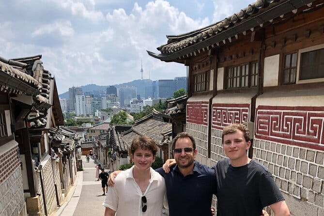 Lee’s Private 4-hour Customized Seoul Tour - Modern Seoul stops: DDP, museums, and the War Memorial