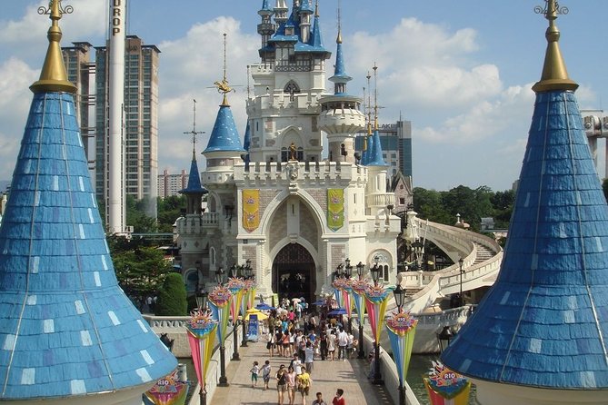 Lotte World Package Deal - The 9:00 am flow, pickup setup, and how to make it feel longer