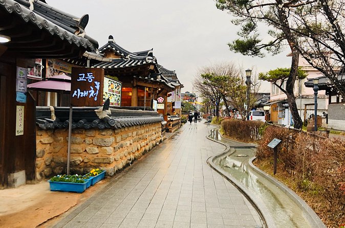 Maisan Cherry Blossom and Jeonju Hanok Village - Jeonju Hanok Village: 800 Plus Hanok Homes and Snack Stops