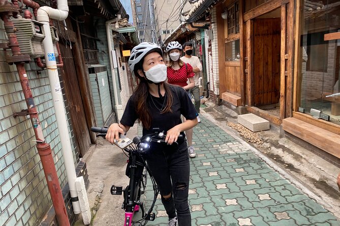Market Food Tour & Evening E-bike Ride in Seoul - Sewoon Arcade and Makercity Sewoon: mid-century Seoul meets modern shopping