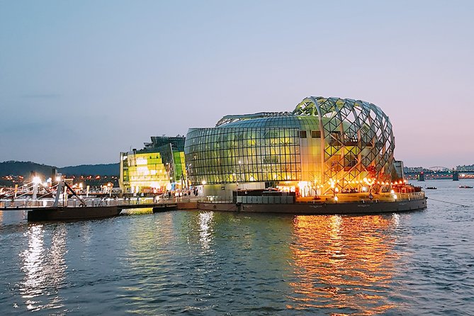 Moonlight Rainbow Fountain Show Night Tour in Seoul - Namsan Baekbeom Square and the Seoul City Wall walk