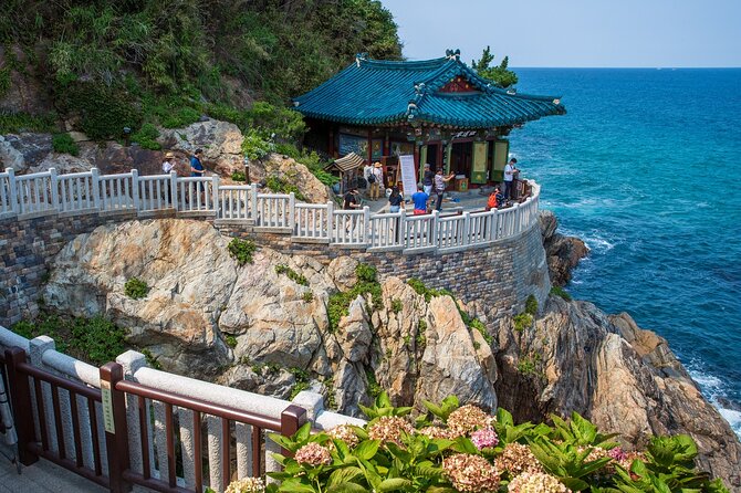 Mount Seorak and Naksansa Temple One Day Tour from Seoul - How the Staff and Guides Shape Your Day