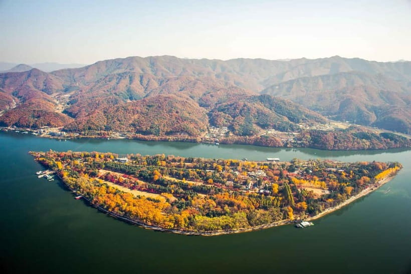 Nami & Maple Road & Theatre des Lumieres Day Tour from Seoul - Walkerhill Maple Road: Seoul’s Autumn Color Walk That Few People Plan