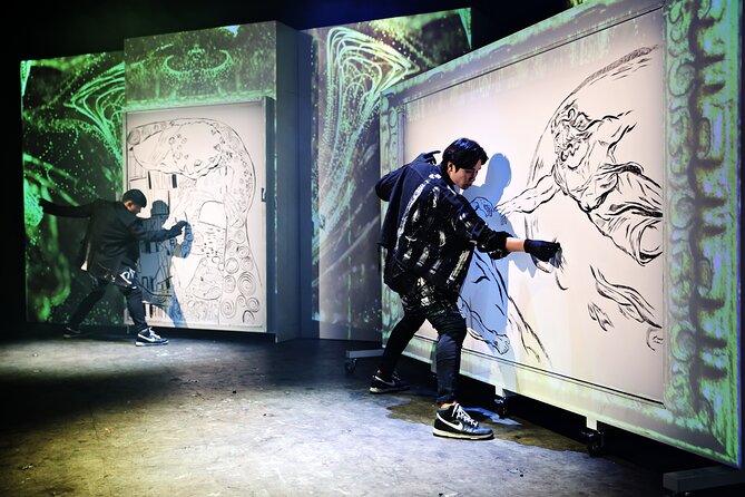 Painters Show in Gwanghwamun Theater (nearby Seodaemun station) - Getting there: Gwanghwamun Theater near Seodaemun Station