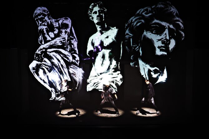 Painters Show in Gwanghwamun Theater (nearby Seodaemun station) - The show format: live drawing, 3D media, and 80 minutes that fly by