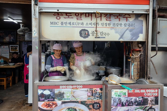 Private City Kickstart Tour: Seoul - Possible extra stops: Seoul Plaza and Deoksugung Palace