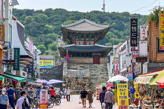Private Day Trip to Korean Folk Village and Hwaseong Fortress - Lunch time: how to use the free meal window well