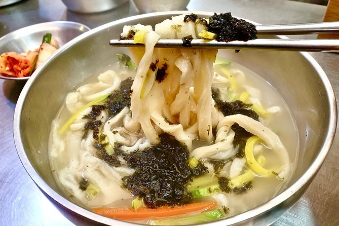 Private Downtown Seoul Food & Market Tour with 8+ Tastings - The palace main gate moment: a perfect after-market reset