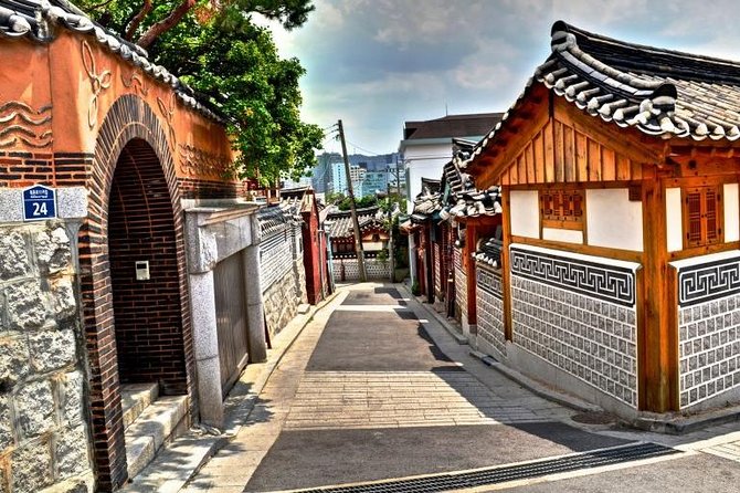 Private Layover Tour from Incheon Airport to Seoul - Airport pickup and the 60 km transfer to Seoul