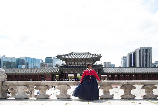 Private Palace Photo Shoot in Seoul with a Photographer - Why this private hanbok shoot works so well in Seoul