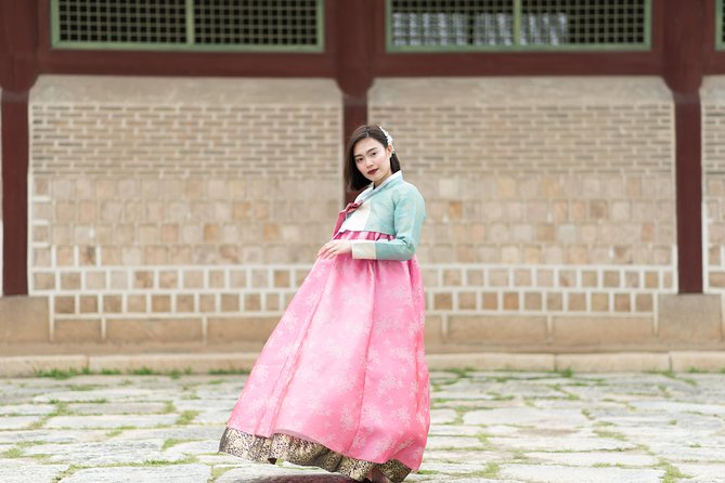 Private Palace Photo Shoot in Seoul with a Photographer - Photo delivery: what “200+ originals and 20 edited” really means