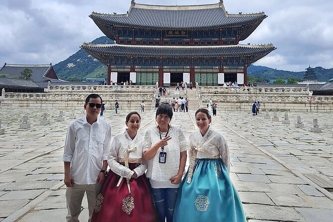 Private Seoul City Tour Palace, village, temple, market - Gyeongbokgung Palace Guard Ceremony, Timing and First Impressions