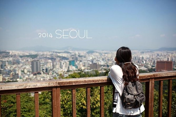 Private tour guide service in Seoul, Korea - Jogyesa Temple and Cheonggyecheon Stream for a Calm Reset