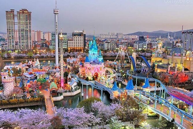Private tour Lotte World,Tower,Aquarium(All Tickets are included) - Lotte World: Adventure, Magic Island, and Seokchon Lake views