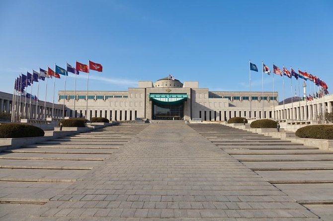 Private Tour: Talk show with N.K. Defector and Short Hiking - Quick hits before you go