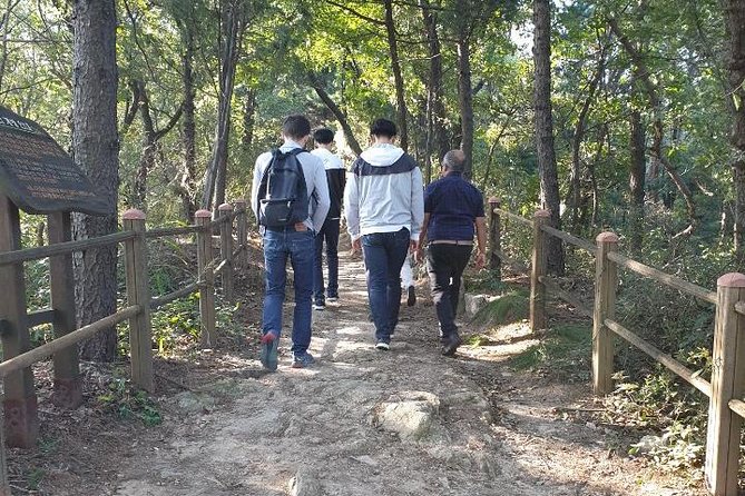 Private Tour: Talk show with N.K. Defector and Short Hiking - War Memorial of Korea: museum time that moves from indoor to outdoor