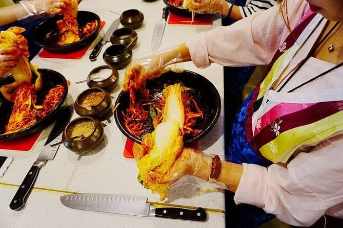 Secret Cooking Class in Seoul by Secret Food Tours - The start of class: wash up, meet the chef, get moving