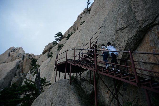 Seoraksan National Park Ulsanbawi Hiking from Seoul - Shinheungsa temple and the bronze Buddha: the stops that make the climb feel worth it