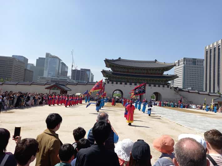Seoul: 4-Hour Guided Tour to Palace, Bukchon, Jogyesa Temple - Key things to look for on this tour