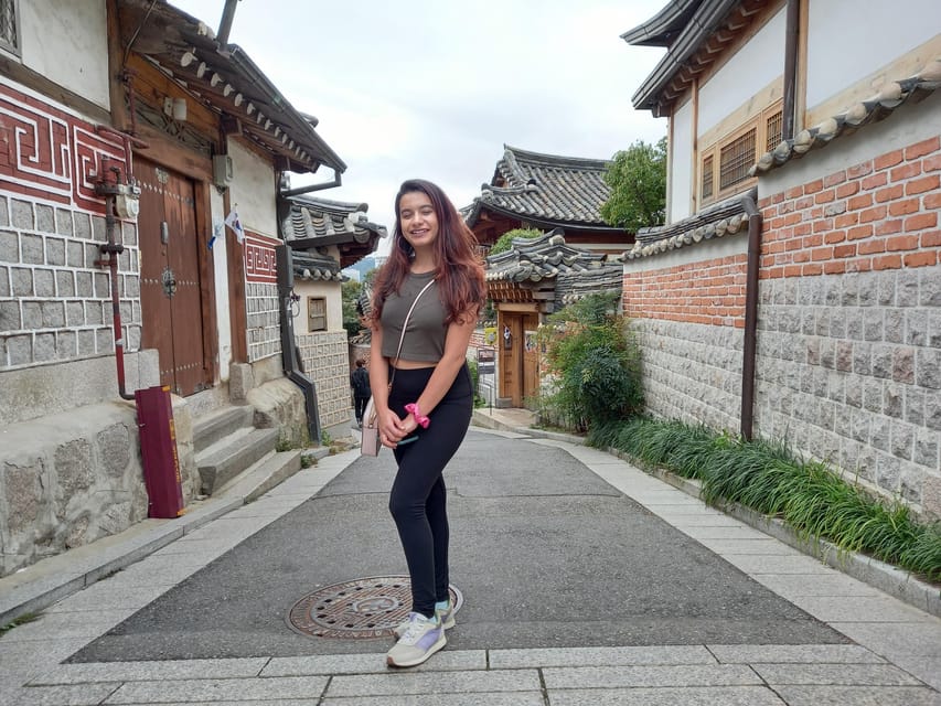 Seoul: 4-Hour Guided Tour to Palace, Bukchon, Jogyesa Temple - Bukchon Hanok Village, the Photo-Friendly Old Meets New View