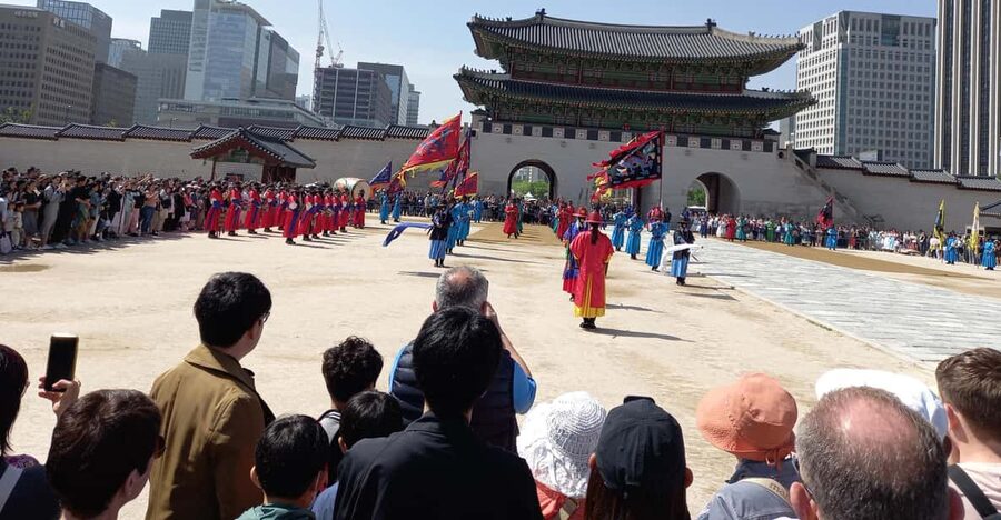 Seoul: 4-Hour Guided Tour to Palace, Bukchon, Jogyesa Temple - Using Confucianism to Spot Meaning in the Palace Layout