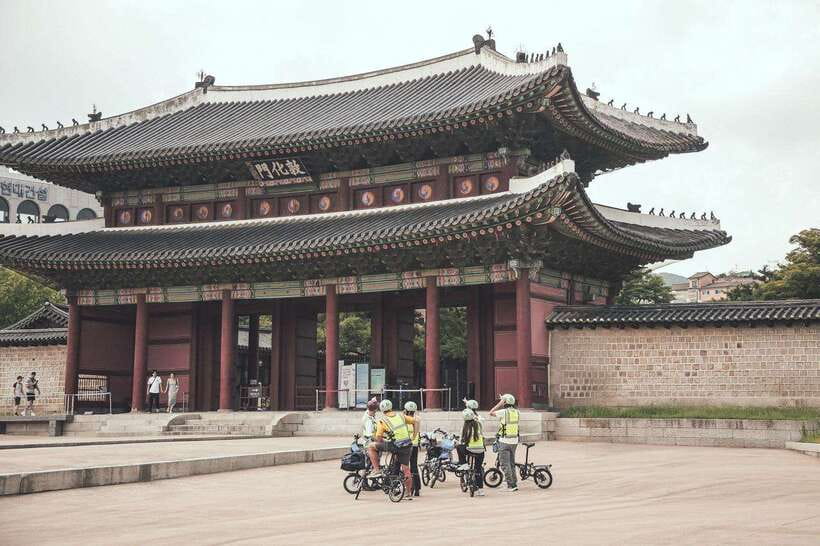 Seoul: Afternoon Ebike tour and "Happy Hour" food and drinks - Ikseon-dong alleys and dessert time you will actually enjoy
