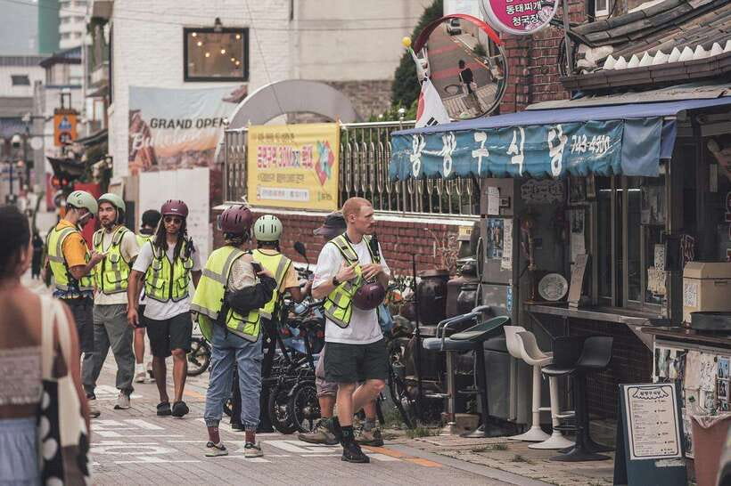 Seoul: Afternoon Ebike tour and "Happy Hour" food and drinks - House of Baek Inje: the emotional Korea lesson, told through a traditional home