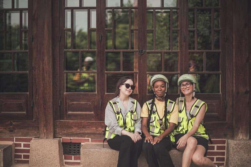 Seoul: Afternoon Ebike tour and "Happy Hour" food and drinks - The Donuimun area finish at 24-8: Chi-maek and friends (included)