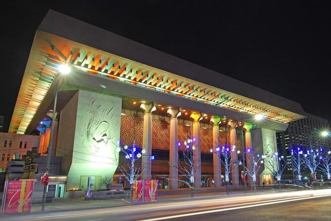 Seoul Beauty & Beyond Tour - Starfield COEX Mall Library: your coffee and quiet reading break