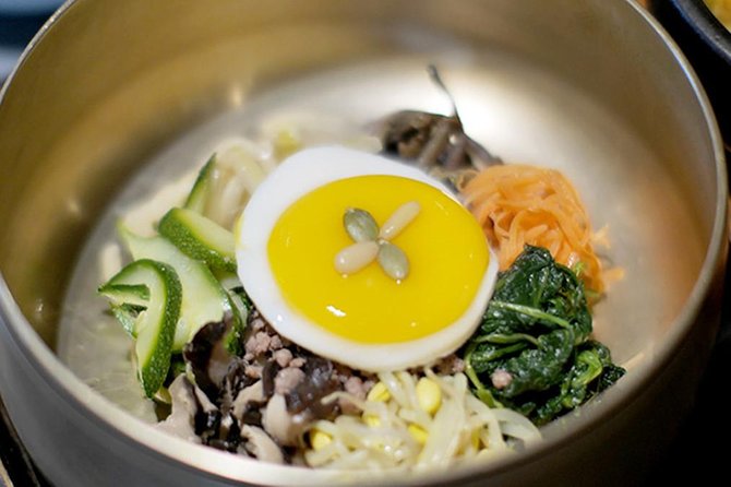 Seoul City Private Full-Day Tour Including Lunch - Morning pickup and Gyeongbokgung: the ceremony, then the palace grounds
