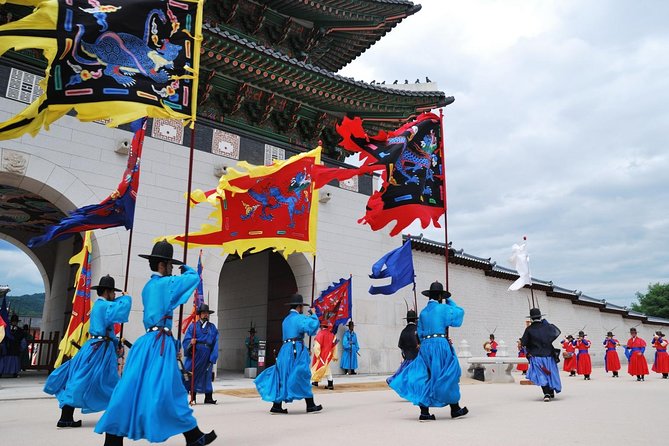 Seoul City Sightseeing Tour Including Gyeongbokgung Palace, N Seoul Tower, and Namsangol Hanok Village - Gwanghwamun Gate Guard Ceremony: The Photo Moment With a Timing Catch