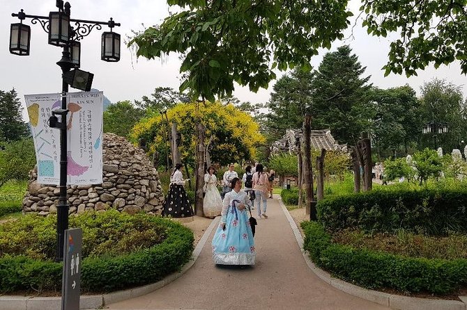 Seoul City Walking Private Tour (3hours) - Insadong After the Palaces: Art, Tea, and Easy Souvenir Browsing
