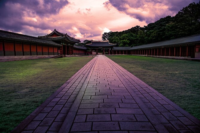Seoul City Walking Private Tour (3hours) - Gyeongbokgung Palace in Hanbok: What to Watch For