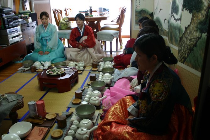 Seoul Cultural Tour - Kimchi Making, Gyeongbok palace with Hanbok - Tea ceremony plus Joseon-era folk games, including yut-nori