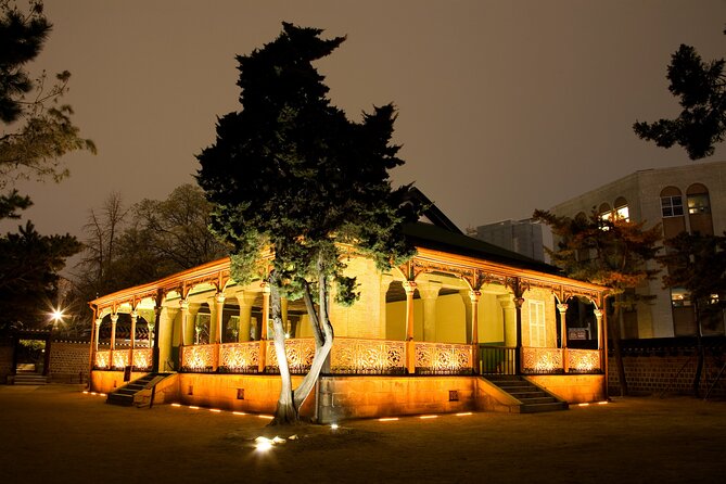 Seoul: Deoksugung Palace Night Tour - The stone wall next to the palace: don’t rush past it