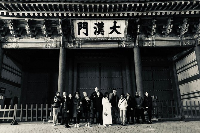 Seoul: Evening Dark History, Folklore & Ghost Story Walking Tour - Meeting point, subway access, and the walking reality