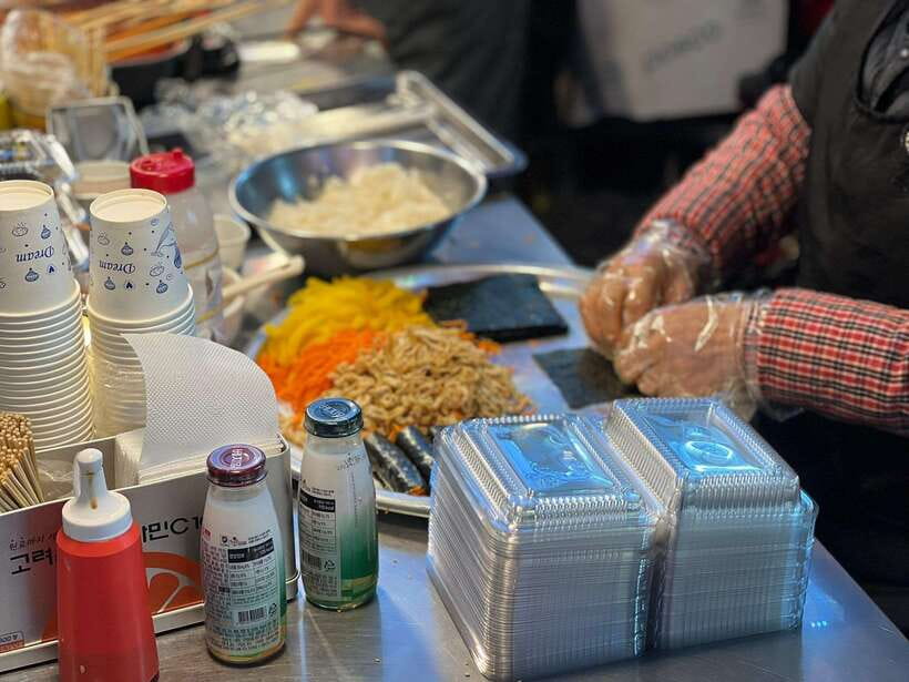 Seoul: Fearless Foodie Gwangjang Market Food Adventure - What you’ll actually eat: 10 to 12 dishes, less guesswork