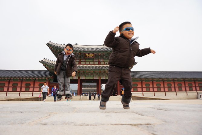 Seoul: Fully Customizable Private Tour - The guide’s job goes past pointing directions