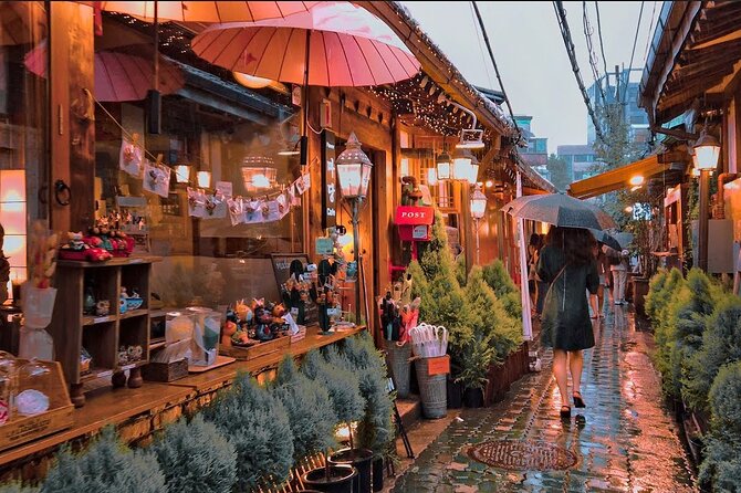 Seoul Fun Food Tour: 12 different food tastings - Small Group Pacing: why eight to ten people is the sweet spot