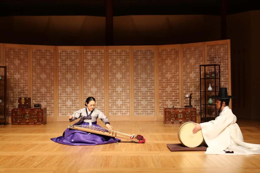 SEOUL: Gugak - Korean Traditional Music Museum&Concert Tour - Meet the English Guide and Small Group Dynamic