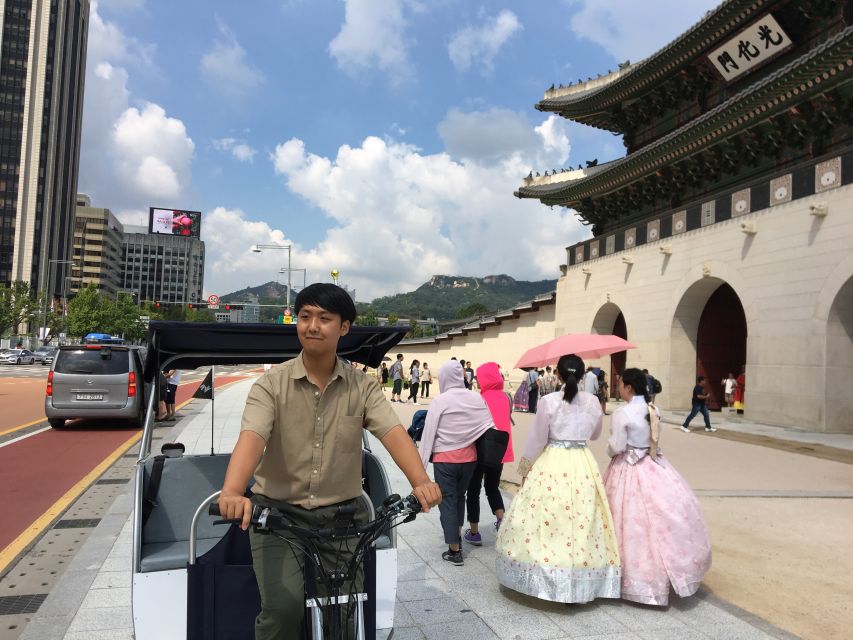 Seoul: Guided Small Group V.I.P Morning Pedicab Tour - Bukchon Hanok Village photo time: the classic views, but with guidance