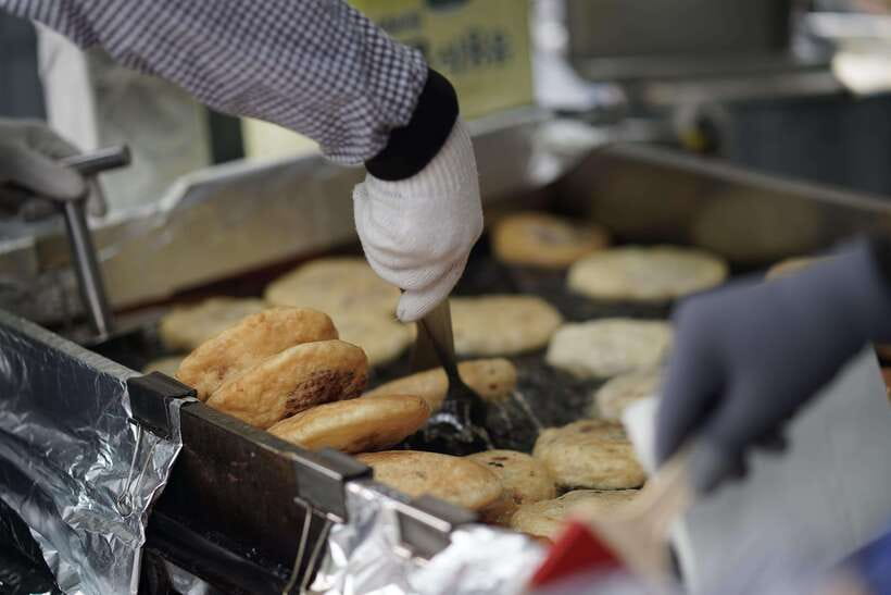 Seoul: Guided Street Food Tour at Namdaemun Market - Sungnyemun Gate Photo Stop: A Historic Finish to the Snack Route