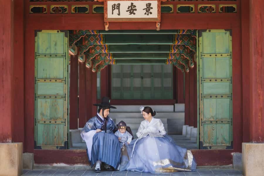 Seoul: Gyeongbokgung / Hanok Village / N Seoul Tower - How the day flows, and what “private” really means here