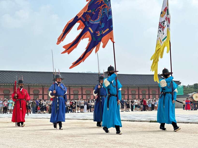 Seoul Highlights: Gyeongbok Palace, Insadong & N Seoul Tower - Jogyesa Temple, the guard ceremony, and that first hit of Seoul atmosphere