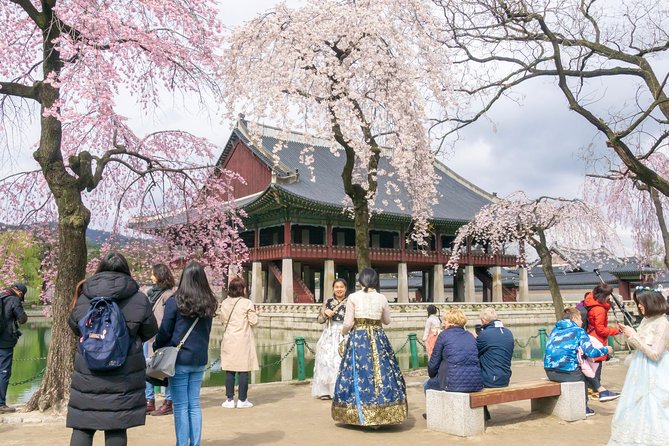 Seoul Highlights & Hidden Gems – Private Tour with Photo Service - Namsangol Hanok Village: A Calm Traditional Break From Modern Seoul
