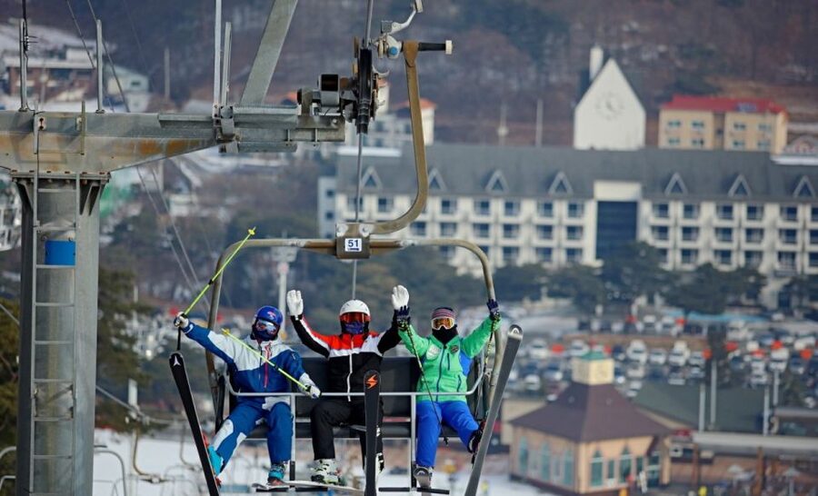 Seoul: Jisan Forest Winter Ski Day Tour with Basic Lesson - Why Jisan Forest is a smart winter ski day from Seoul