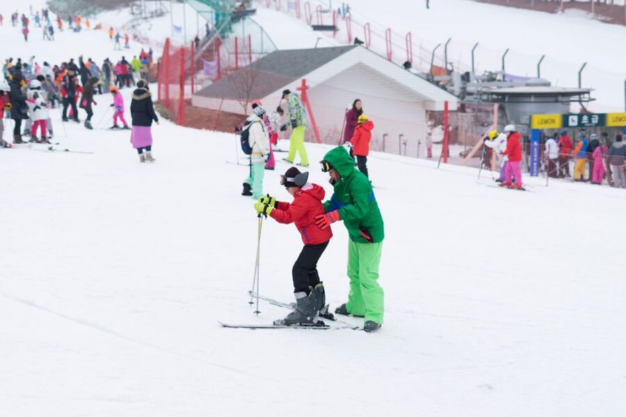 Seoul: Jisan Forest Winter Ski Day Tour with Basic Lesson - What to budget: meals, extra gear, and the little costs that add up