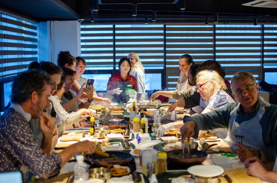 Seoul: Korean Cooking at Seoul Cooking Club! - Cooking Seoul Dishes in a 150-Minute Class in Central Jongno