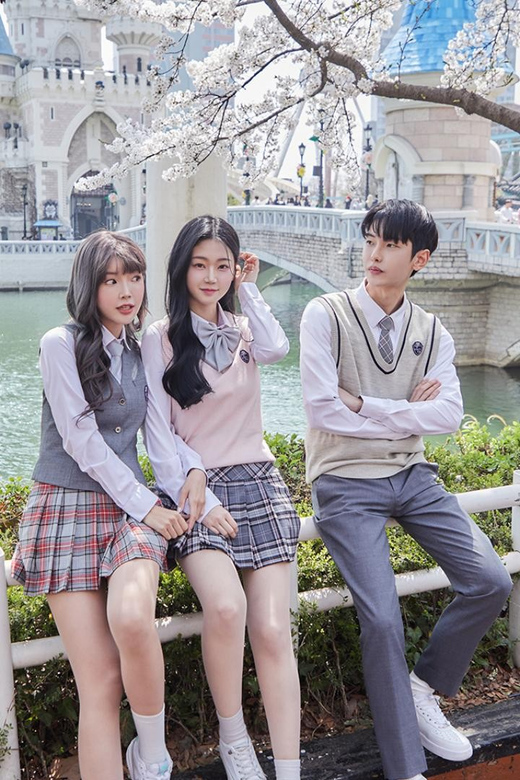 Seoul: Lotte World 1 Day Pass & Korean School Uniform Rental - The big idea: Lotte World plus a school-uniform photo day